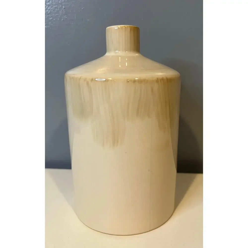 EUC Beautiful Cream Vase